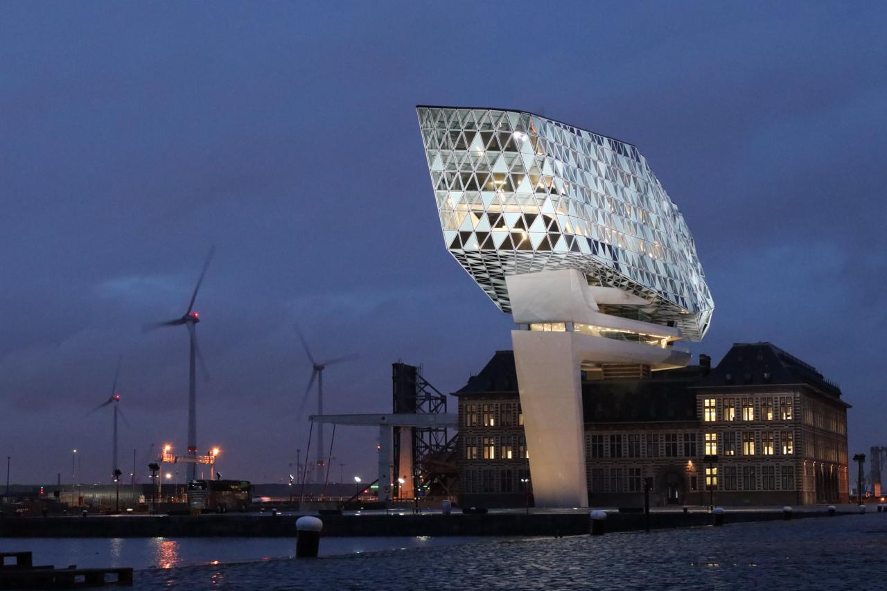 The Havenhuis by Zaha Hadid in evening light