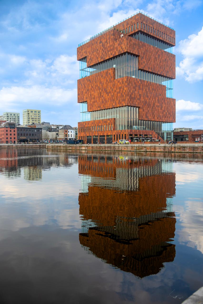 The MAS museum in red sandstone, reflected in the Willemdok